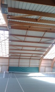 Photographie de l'intérieur du tennis couvert de Haguenau